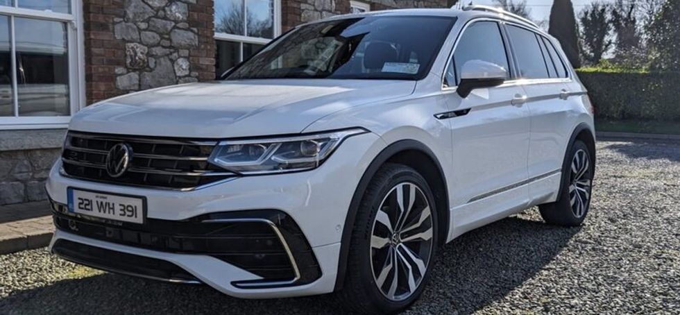 2022 VW Tiguan R-Line 2.0 TDI 150 BHP | Pan Roof