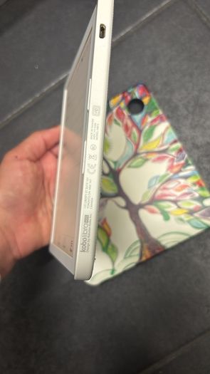 kindleKobo Libra H2O 8GB Excellent Condition Waterproof case included