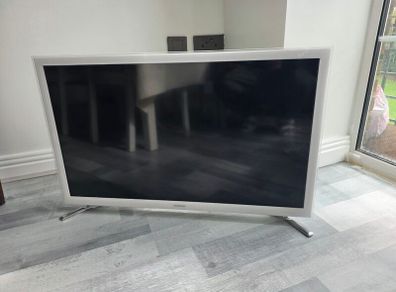 Samsung 32 inch White Smart TV Bedroom/Kitchen