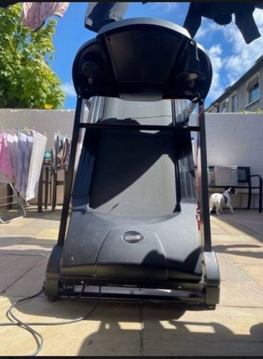 T3000 Large LED display Foldable Motorised Treadmill (with Bluetooth app) with 15 auto incline level Selling a T3000 Foldable