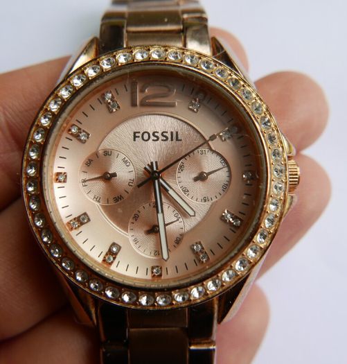 Fossil ES2811 Women Stainless Steel Analog Dial Quartz Genuine Wrist Watch (fresh battery)