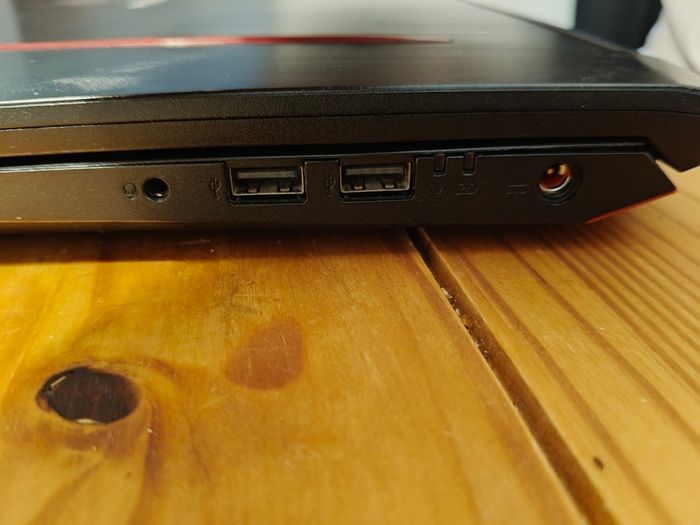 Acer Predator Helios 300 (PH317-52), 17.3" 144Hz Gaming Laptop, For Repair or For Parts