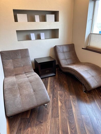 2 Loungers