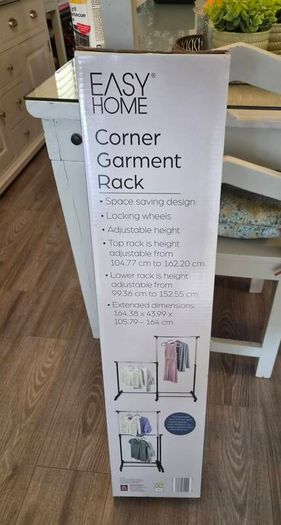 Corner garment rack
