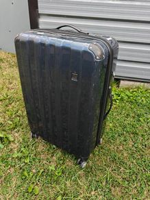 Hard shell suitcase