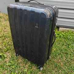 Hard shell suitcase