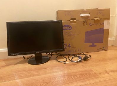 Benq GW2455 monitor - mint condition, D-Sub (VGA) to USB C adapter and cable included