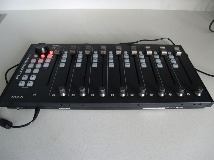 icon pro audio  Platform M+ Midi/audio DAW controller with motorized faders - As new