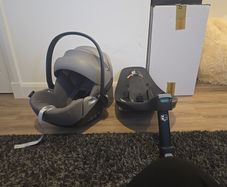 Cybex Cloud Z seat and Sirona Z 360 swivel isofix base