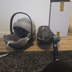 Cybex Cloud Z seat and Sirona Z 360 swivel isofix base
