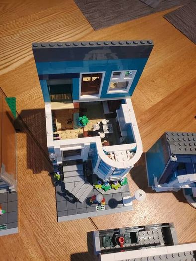 LEGO Creator 10270 Book Shop