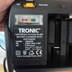 Tronic Universal Battery Charger & Tester (AA, AAA, C, D, 9V)