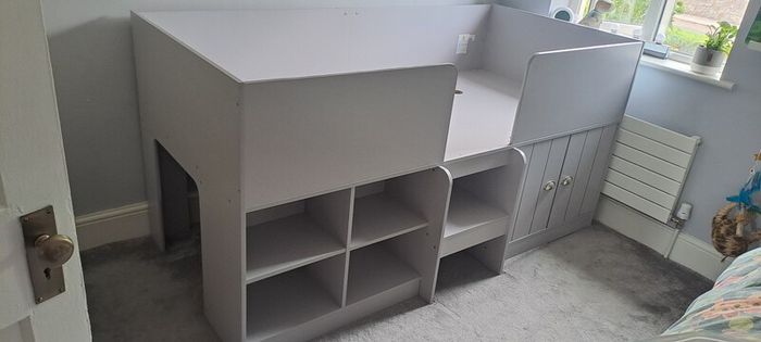 Child's cabin bed