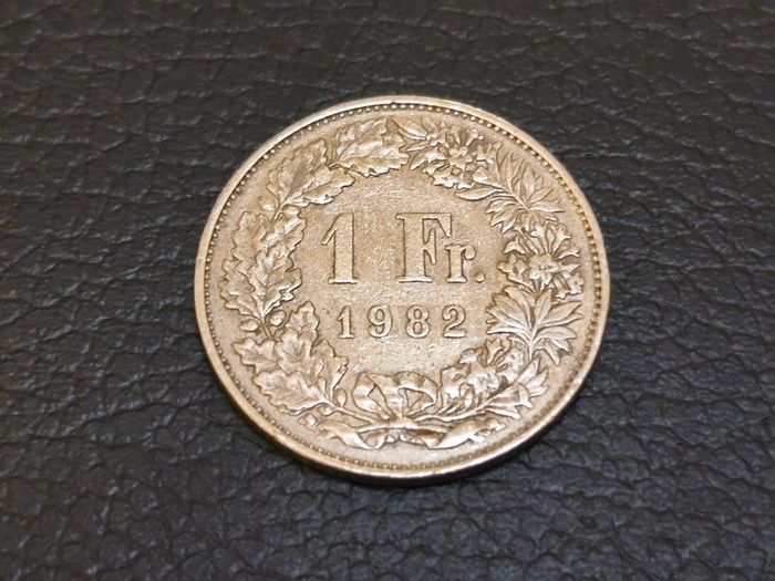1982 One Franc Switzerland Coin Low Mintage Key Date Suisse