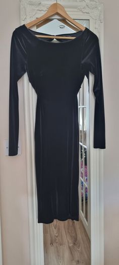 Black velvet backless dress