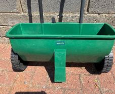 Lawn Fertiliser Spreader