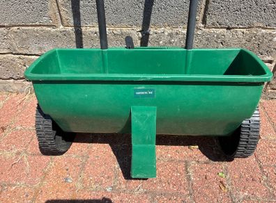 Lawn Fertiliser Spreader