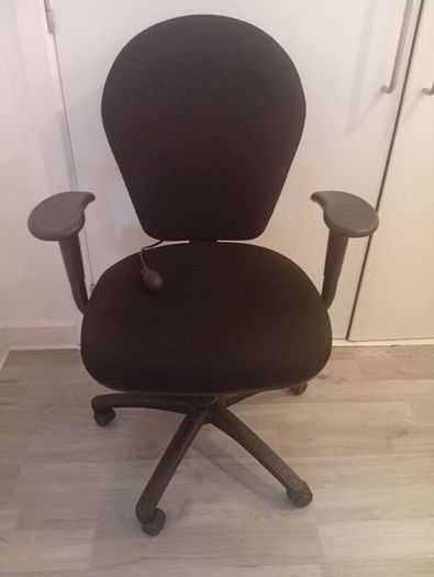 Professional Quality Expensive Computer Office Adjustable Swivel chair 8months old