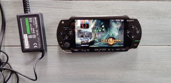 Psp 1004 MODDED 64gb 40 psp games on unit Original Battery