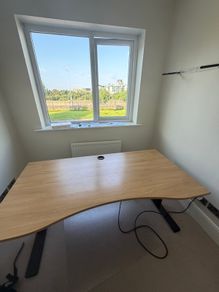 Sit stand desk