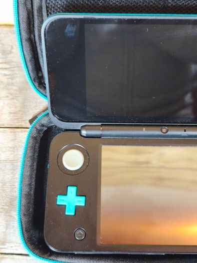 nintendo new 2ds xl with 4 games ,R buttons is not responding