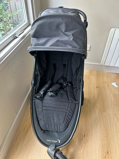 Baby Jogger City Mini GT2 + Rain Cover in excellent condition