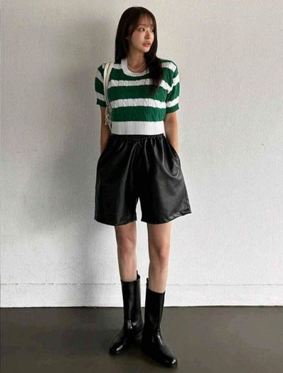 Elastic waist black PU leather shorts size S
