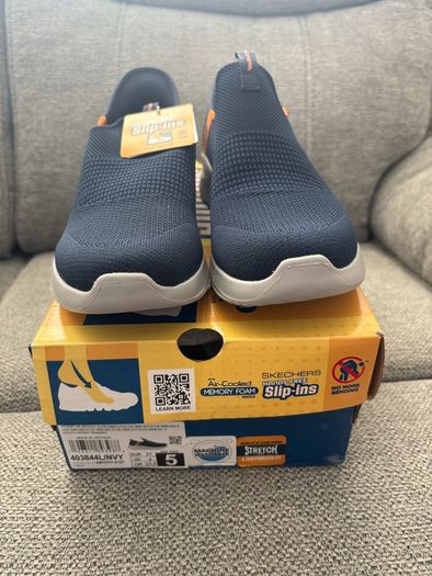 NEW Skechers Hands Free Slip-ins UK 4 EU 37 Unwanted Gift