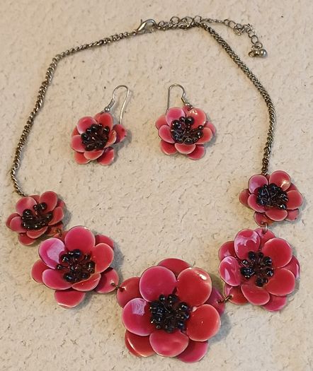 Matching pink flower earrings necklace set