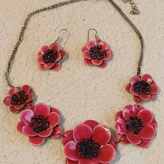 Matching pink flower earrings necklace set