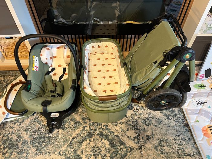 Pram and Car Seat - Cosatto System Full Set