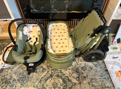 Pram and Car Seat - Cosatto System Full Set