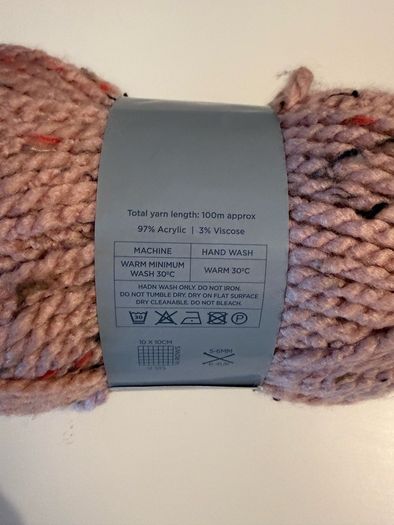5 balls of blush pink yarn wool
