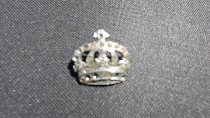 Vintage Crown Memorial Brooch