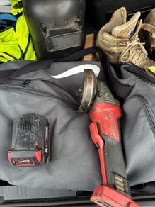 Milwaukee M18 angle grinder + 5.0Ah battery