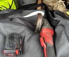 Milwaukee M18 angle grinder + 5.0Ah battery