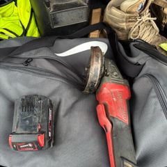 Milwaukee M18 angle grinder + 5.0Ah battery