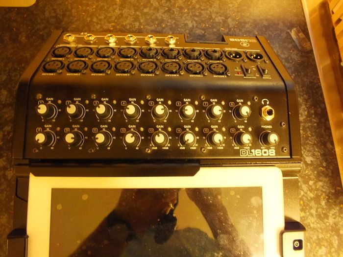Mackie DL1608 16-Channel Digital Live Sound Mixer