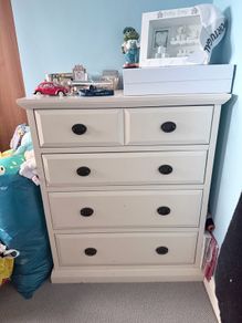 Chest of drawers