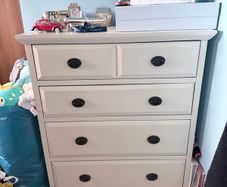 Chest of drawers