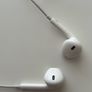Apple earpods old plug Image 4