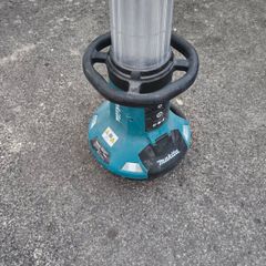 Makita light