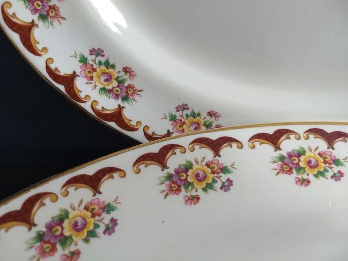 Beautiful Set of Two Vintage Graduated Platters by Arklow Pottery