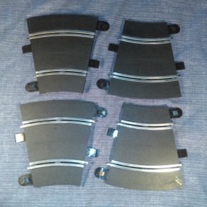Scalextric C8234. 4x Radius 2 (22.5 degree) Track Curve (R2)