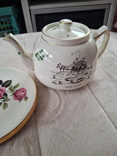 Carrigakine Pottery Cork Ireland Tea Pot And a pottery  carraigaline  stand plate