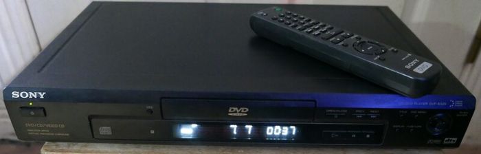 Sony DVP-S335 DVD CD DVD Video CD Player With Remote, works well.