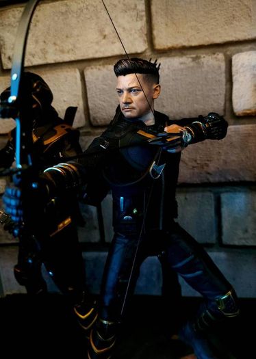 Hot Toys Endgame Hawkeye Deluxe