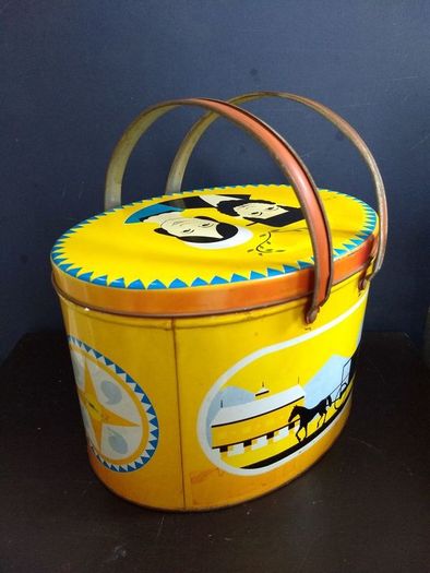 Amazing Collectable Large Oval Amish Patterned Tin Picnic Box with Handles, Very Rare to Find in Ireland - Funky Picnic Time! Props for Stage and Screen!