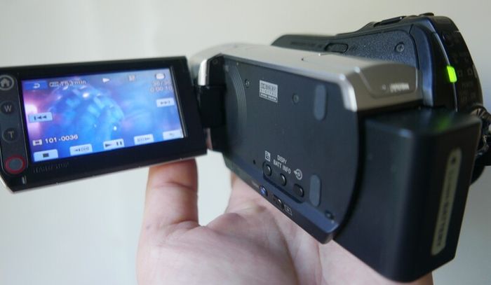 Sony Handycam DCR-SR35E 30GB HDD Camcorder, Y2K Digicam, Retro Video Camera, Carl Zeiss 40x Zoom, Vintage Digital Handycam
