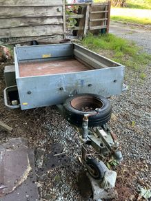 Car trailer 7ft2 x 4ft5.
